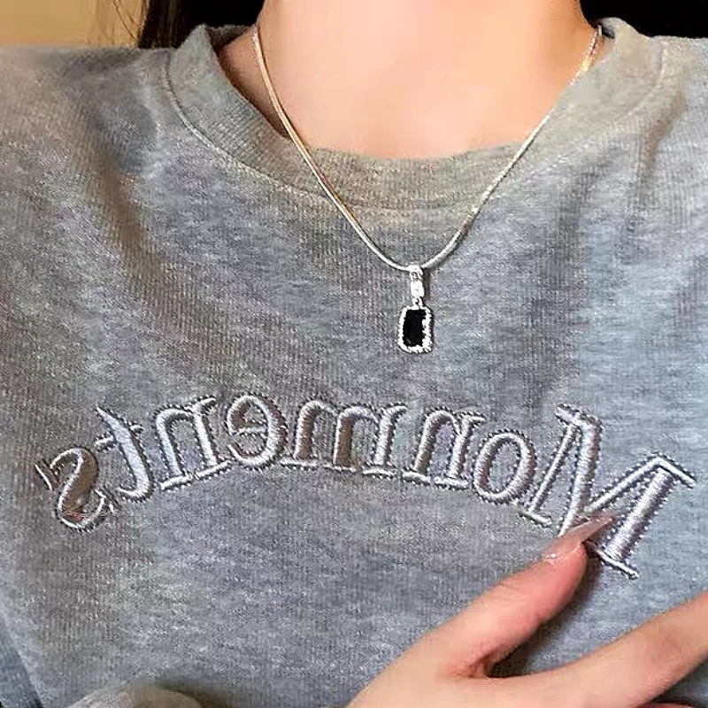 black-pendant-necklace_1320_c0e7.webp