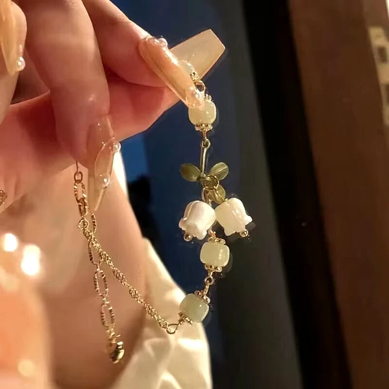 Delicate White Flower &amp; Butterfly Charm Beaded Cha