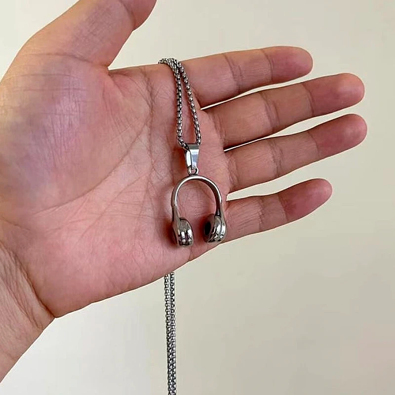 headphone-pendant-chain-necklace_1320_po1c.webp