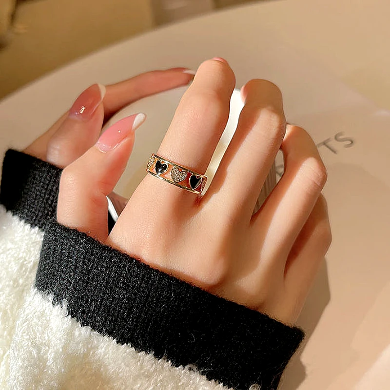 heart-pattern-band-ring_1320_laev.webp