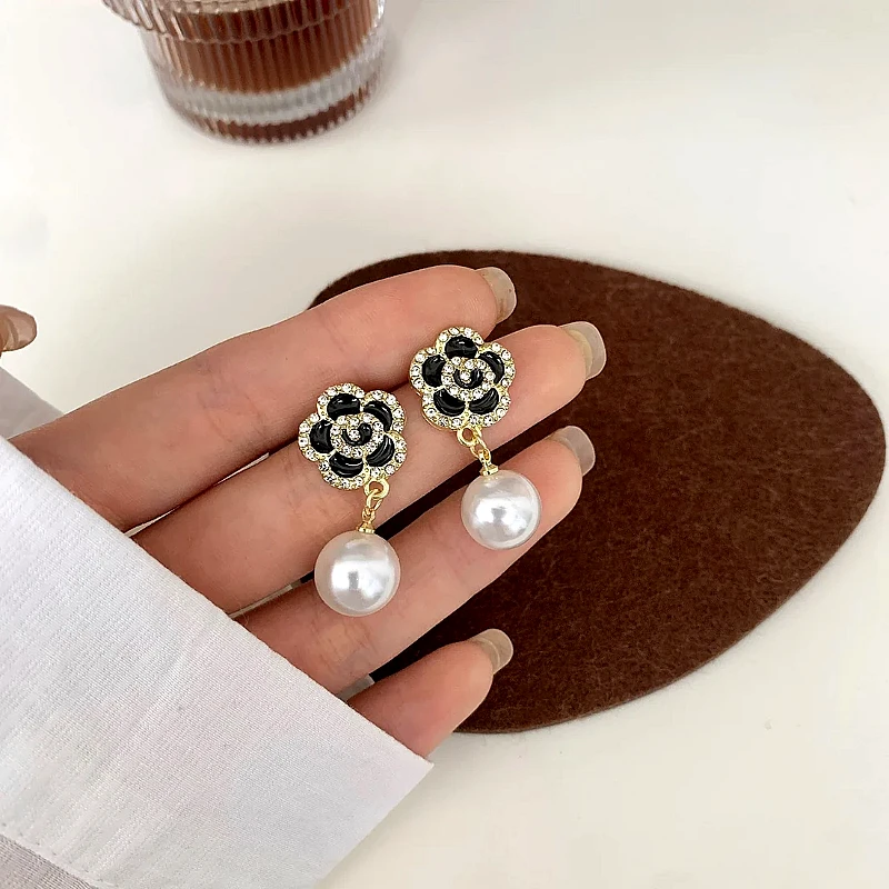 luxury-black-flower-pearl-jewelry-s_1320_dqjg.webp