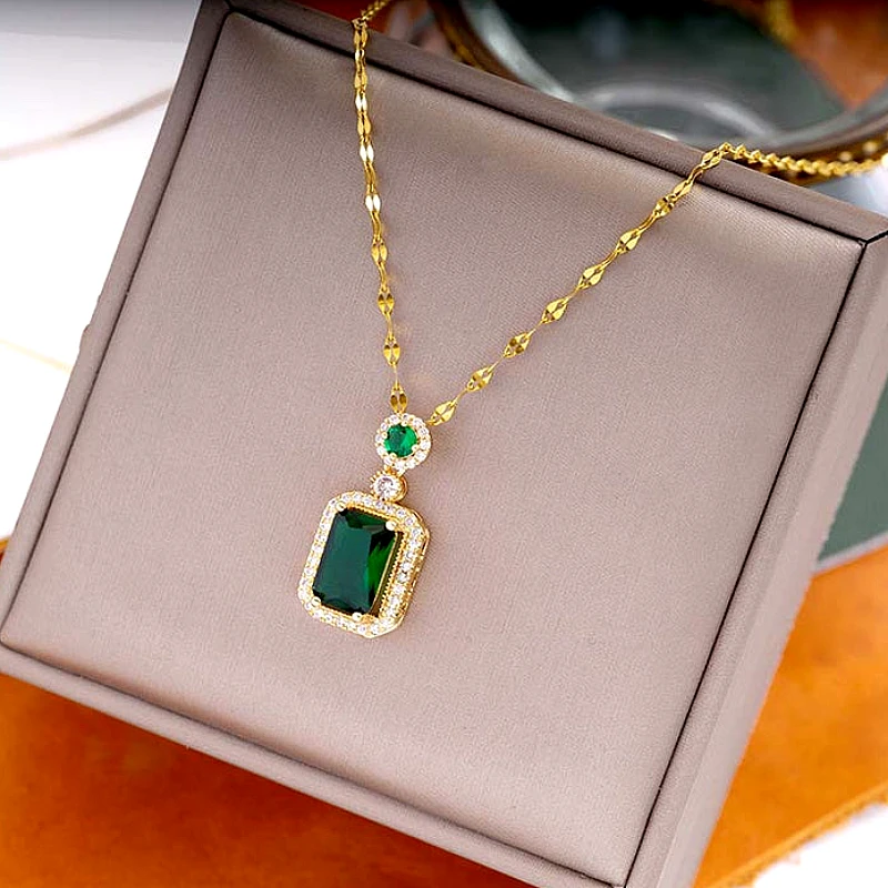 luxury-green-gem-gold-premium-jewel_1320_g4yd.webp