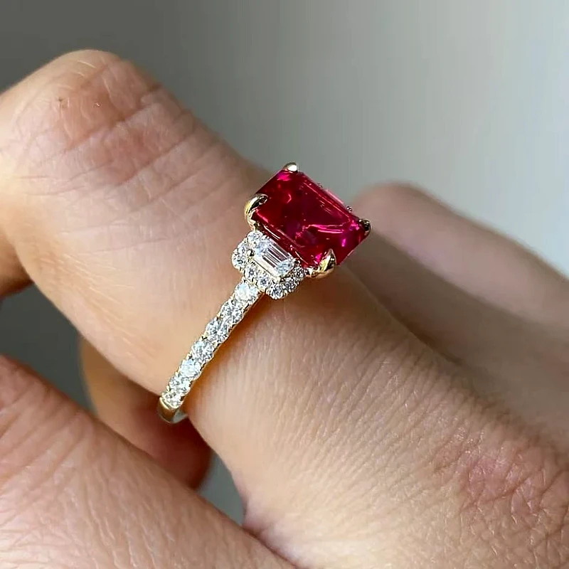 luxury-hot-pink-diamond-gold-ring_1320_odex.webp