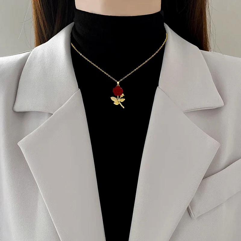 luxury-red-rose-gold-pendant-neckla_1320_r1v8.webp