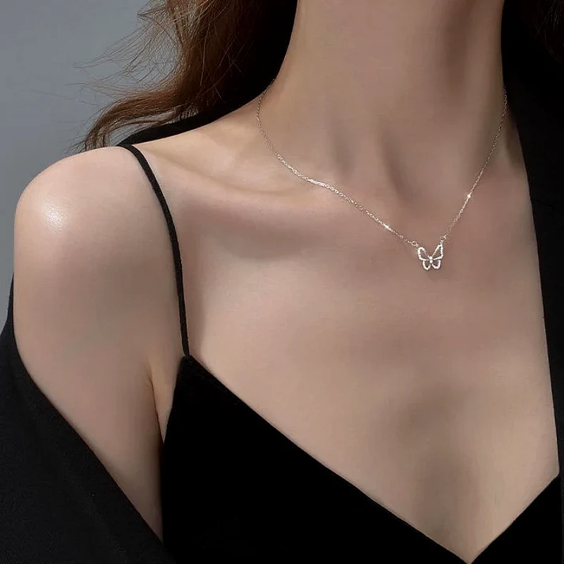 silver-butterfly-pendant-necklace_1320_o49m.webp