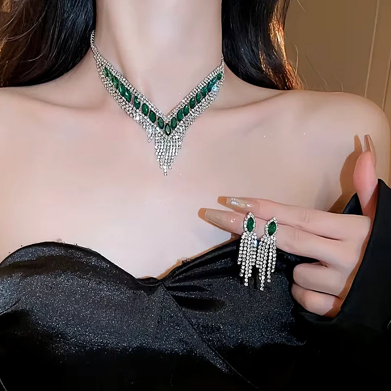 silver-tone-green-marquise-crystal_1320_gi9b.webp