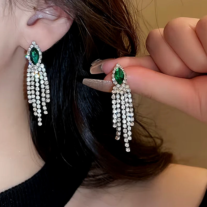 silver-tone-green-marquise-crystal_1320_gi9b.webp