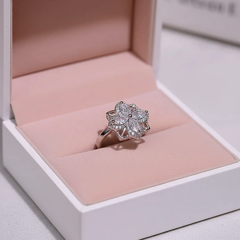 sparkling-flower-statement-ring_1320_p2mc.webp